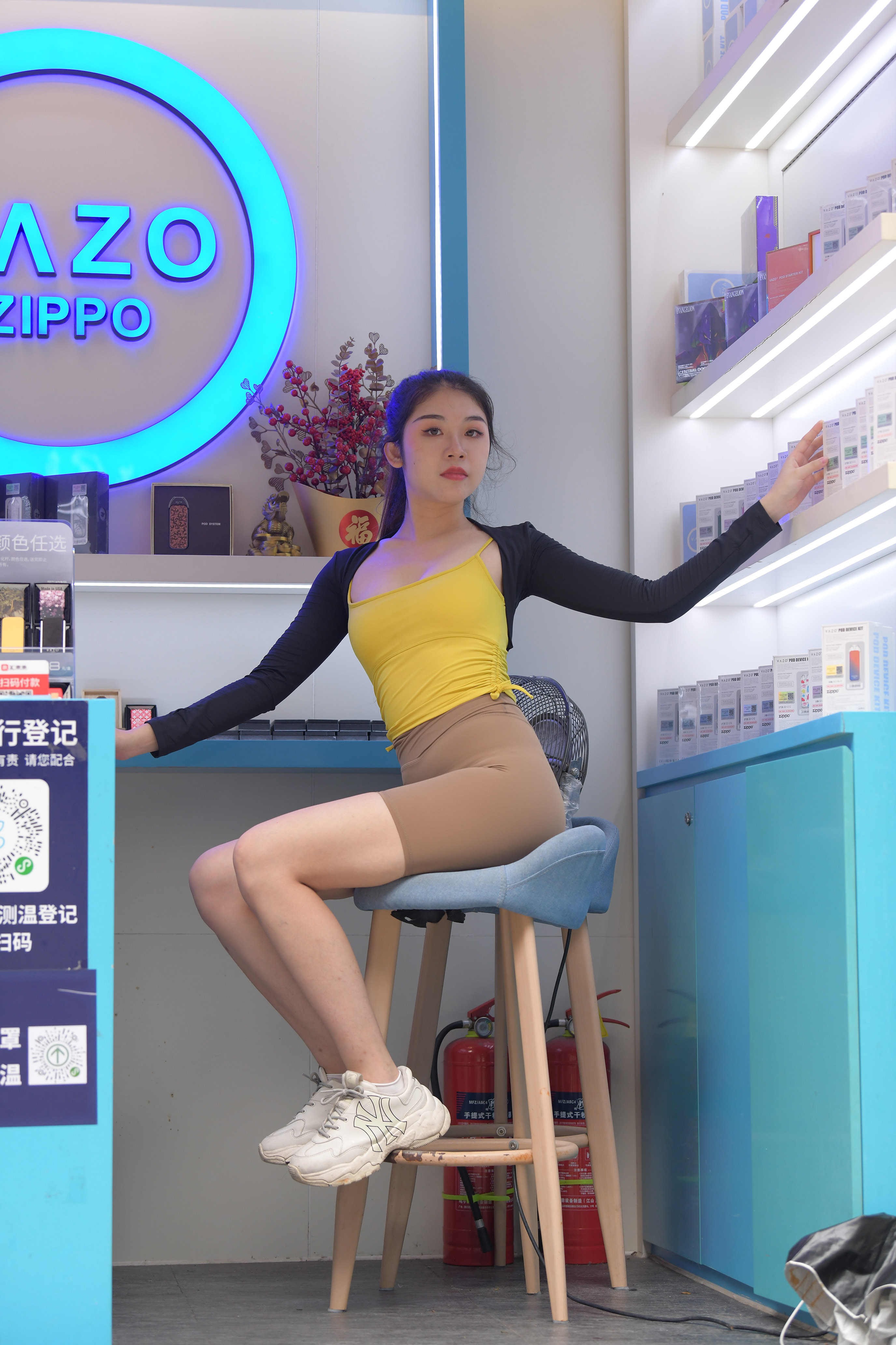 精选街拍作品 NO.1642 一始街拍作品 - 灰色短裤女孩[645P／648MB]